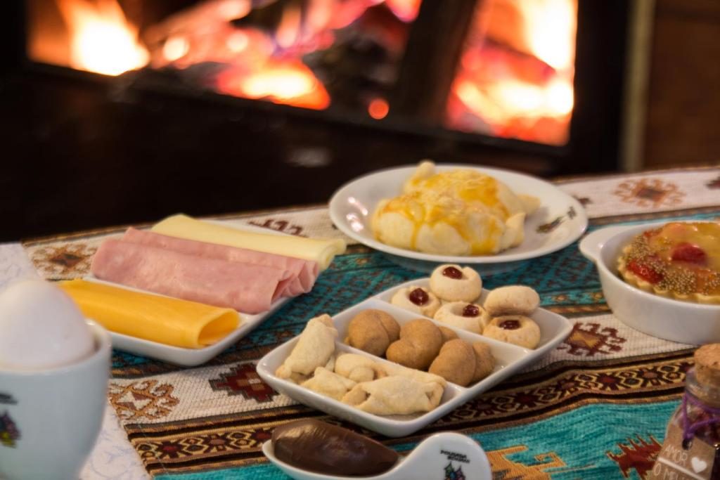 Frios, biscoitos e doces do café da manhã